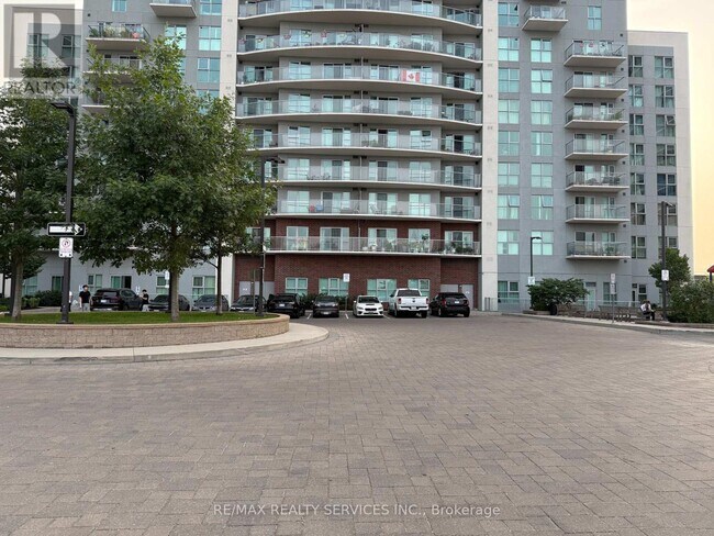 Photo du bâtiment - 2150-2150 Lawrence Ave E