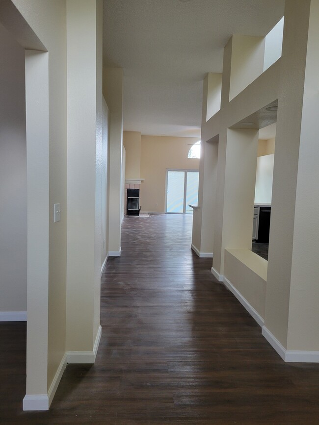 Building Photo - 1048 California Creek Dr
