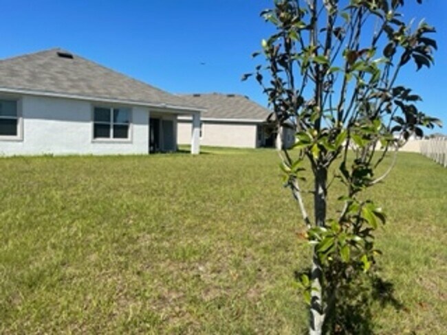 Foto del edificio - 16481 Little Garden Dr