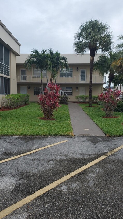 119 Burgundy B, Delray Beach, FL 33484 - Condo for Rent in Delray Beach ...