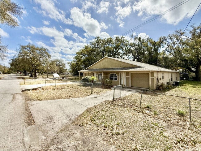 Building Photo - 2625 E 32nd Ave