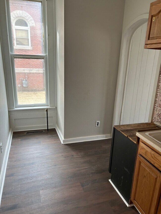 Foto del edificio - 230 E Chestnut St