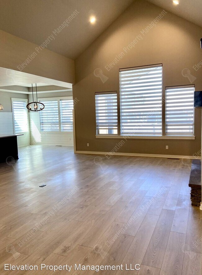Building Photo - 3 br, 3 bath House - 3681 SW Coyote Ln