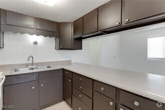 Building Photo - 805 Palo Verde Dr