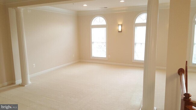 Building Photo - 563 Whetstone Glen St