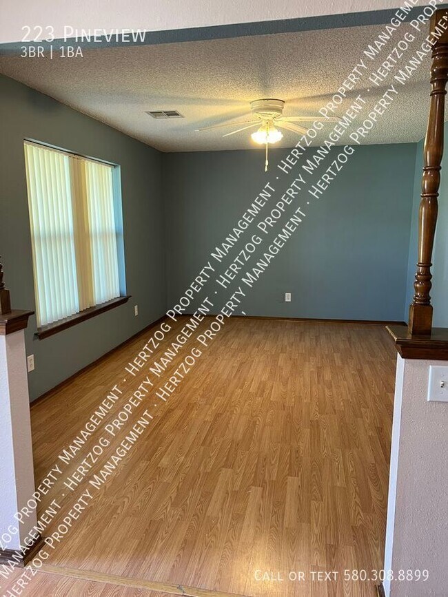 Building Photo - For Rent: Charming 3 Bed, 1 Bath with Gara...