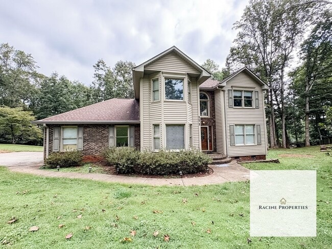 Building Photo - Stunning Lakefront Retreat in Inman, SC