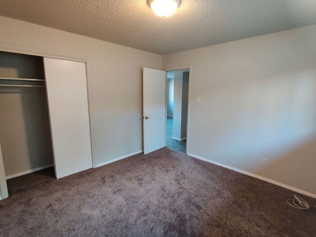 Foto del edificio - 3211 Morris St NE Unit 2
