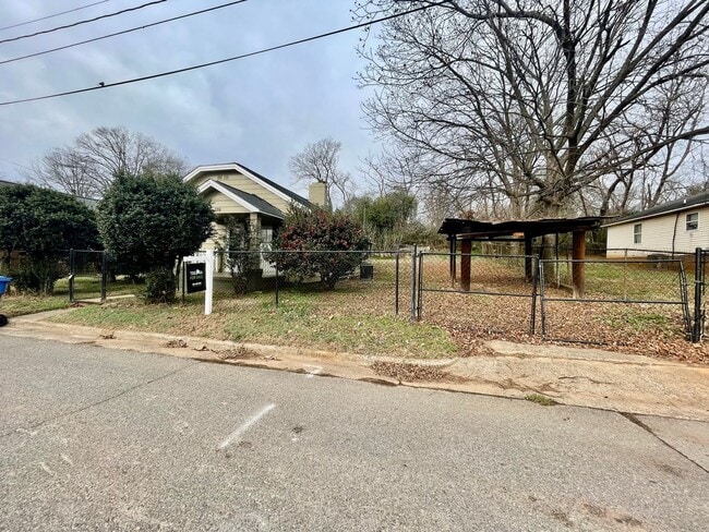 Building Photo - Welcome to this charming 2-bedroom, 1-bathroom home located in the scenic Kings Mountain, NC
