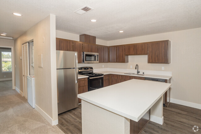 3BR, 2BA - 1,100SF - Kitchen - El Macero Apartments