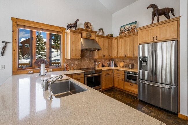 Building Photo - 4 Bed, 4 Bath Condo in The Big Sky Meadow with Garage!