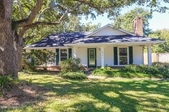 Building Photo - 6941 Red Bud Ln