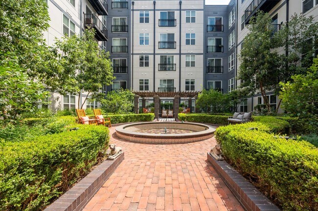 Foto del edificio - 1339 E St SE