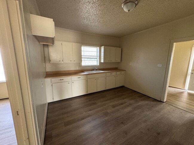 Foto del edificio - 2 Bedroom 1 Bath Home on 1.5 acres