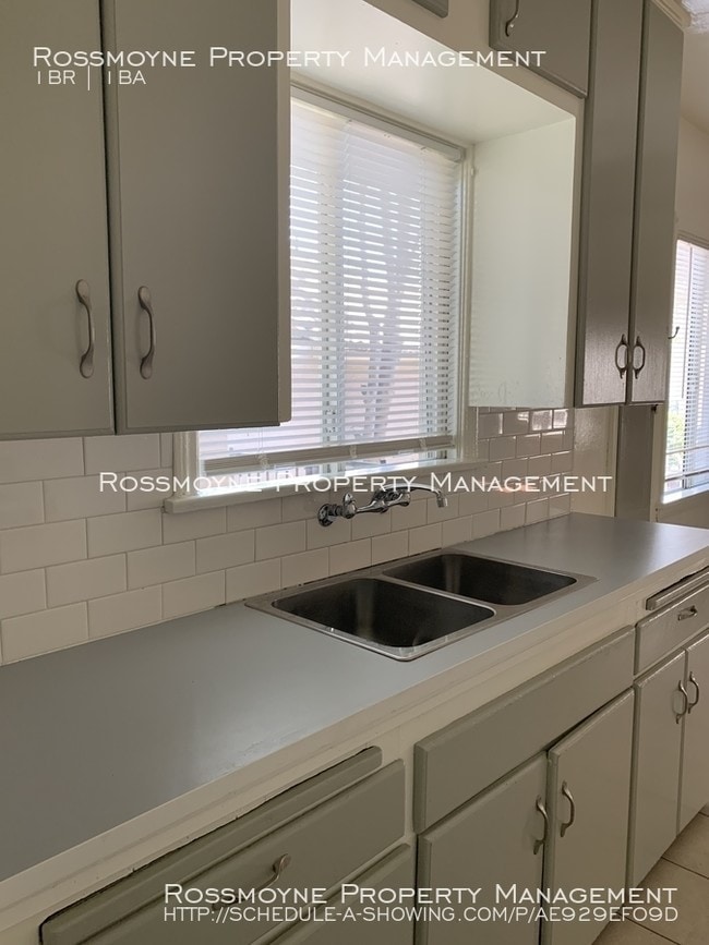 Foto del edificio - 1 Bedroom 1 Bath Back Unit