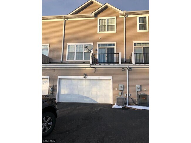 Foto del edificio - 5905 Garwood Rd