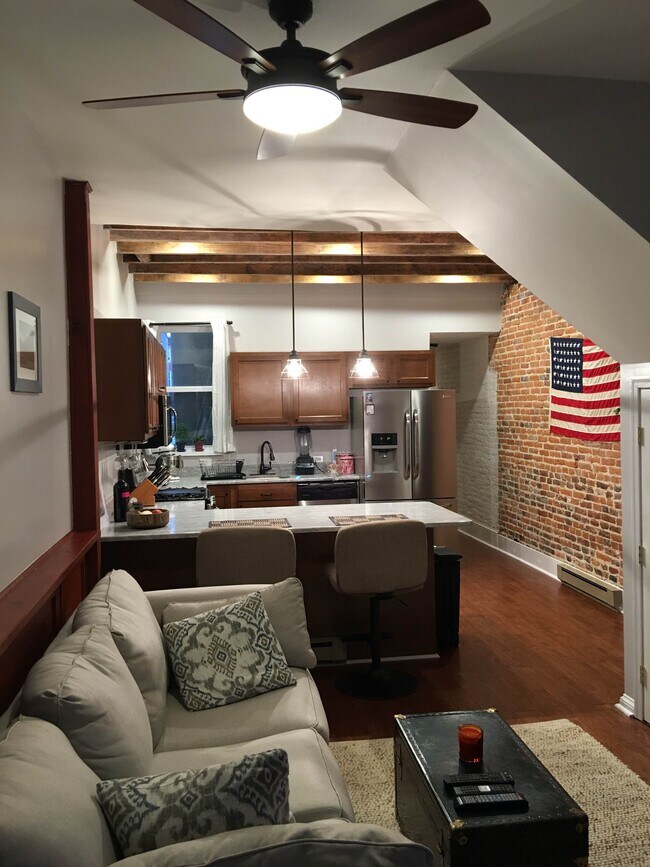 Foto del edificio - 1131 S Hanover St