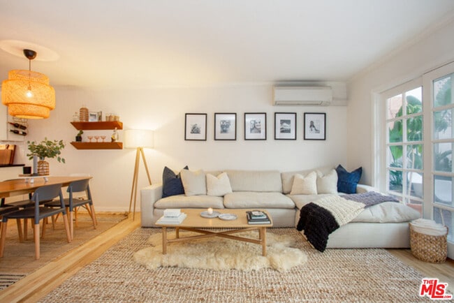 Foto del edificio - 8130 Redlands St