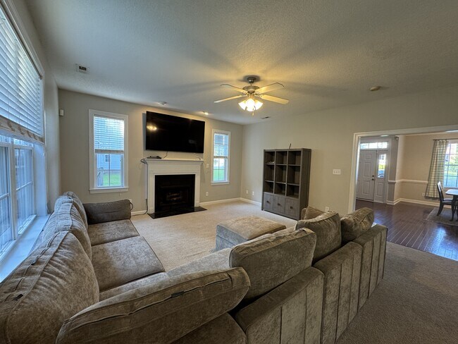 Building Photo - 217 Stagecoach Dr