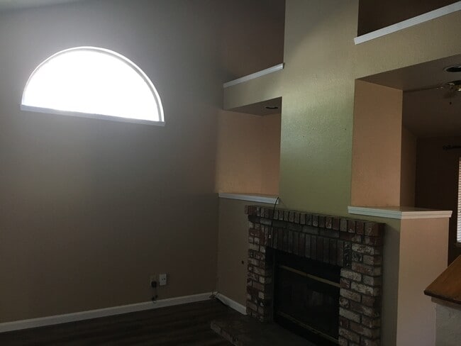 Building Photo - 2009 Hearthstone Ln