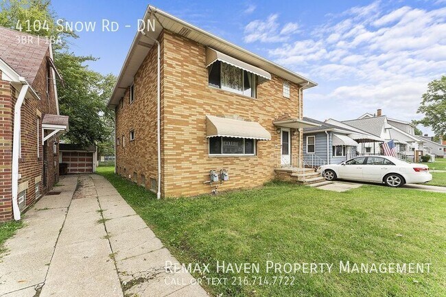 Building Photo - 4104 Snow Rd DN, Parma- Spacious 3 bedroom...