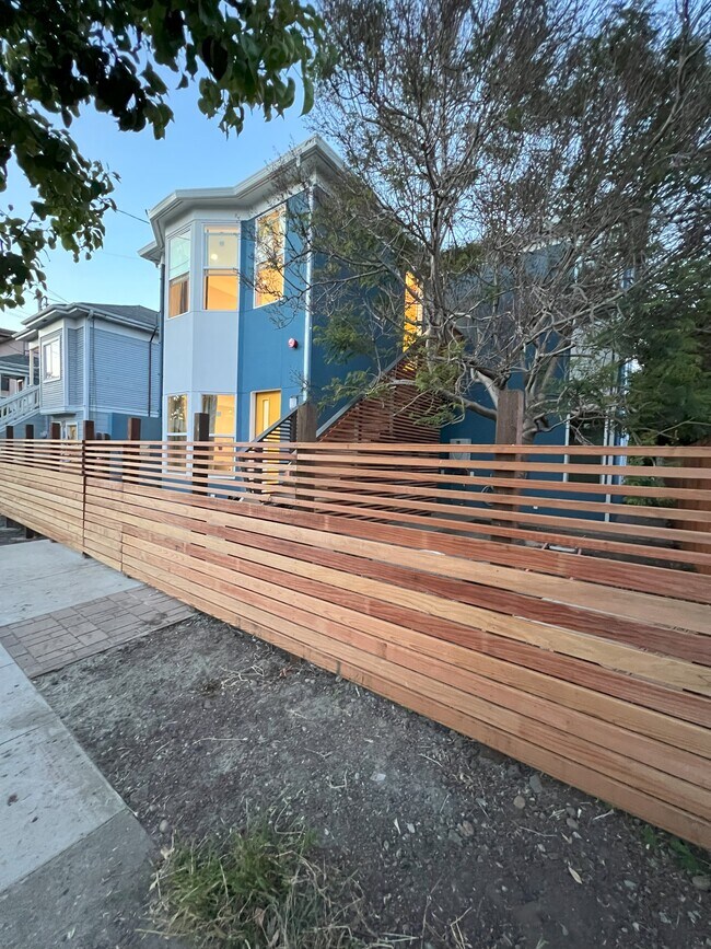 Building Photo - 5534 Beaudry St