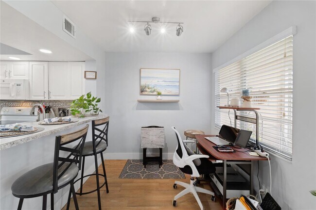 Building Photo - 100 SW 130th Terrace