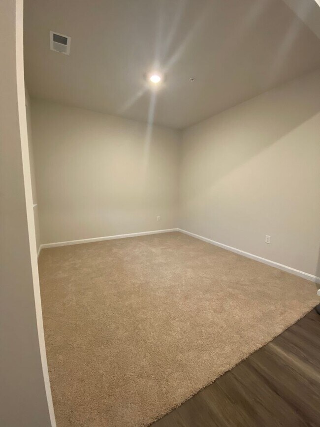 Foto del edificio - Beautiful Nearly-New 4 Bedroom, 2.5 Bath H...