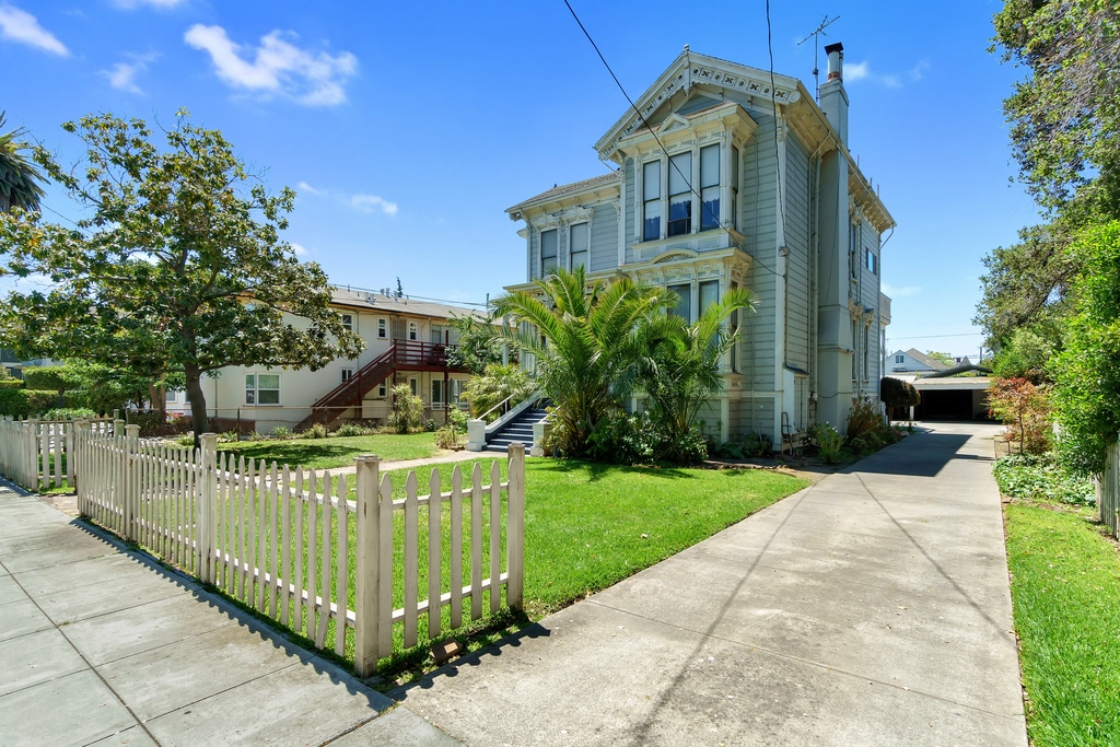 Primary Photo - 2044 Alameda Ave