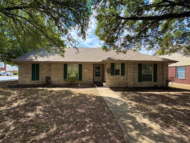 Foto del edificio - 1015 Thackeray Ln