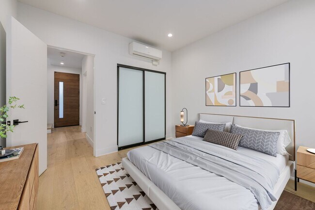 Building Photo - 741 N Gramercy Pl