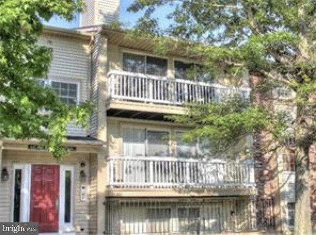 Building Photo - 142 Kenwood Dr