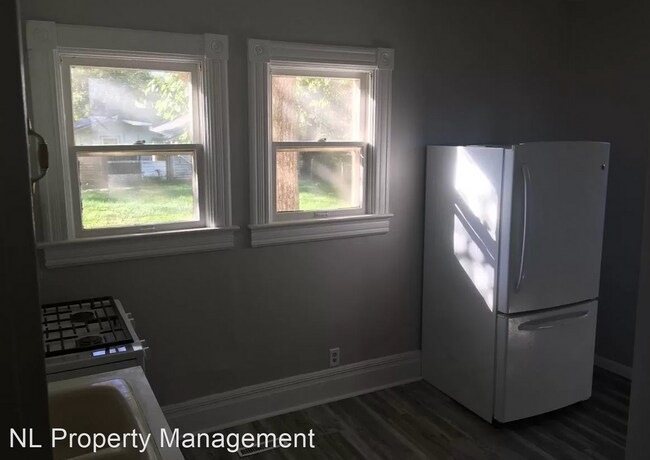 Foto del edificio - 3 br, 1 bath House - 827 West 10th Street