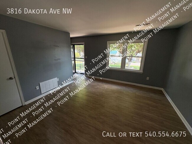 Foto del edificio - 3816 Dakota Ave NW