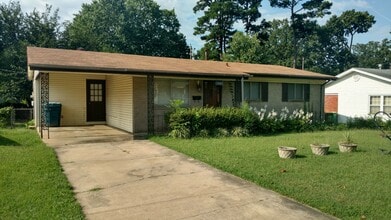 Building Photo - 10005 Raymond Dr