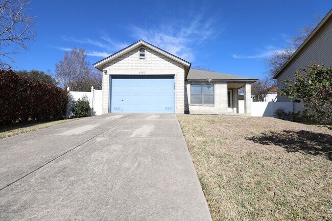 Building Photo - Open Layout Located in Cut De Sac!!!