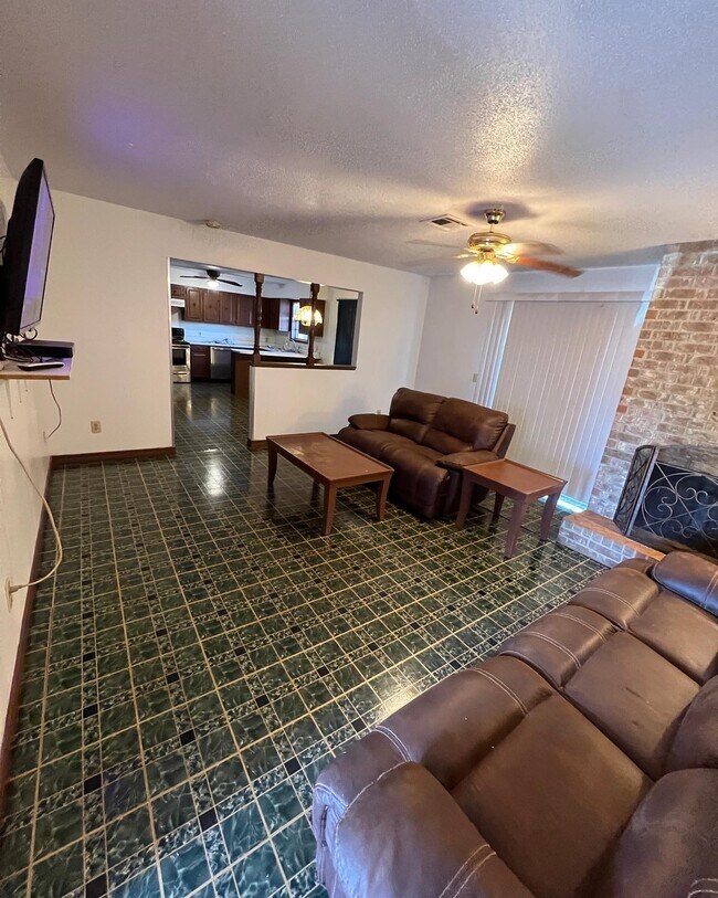 Foto del edificio - 924 W Cantwell Ave