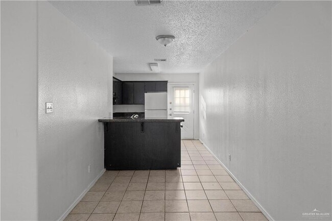 Foto del edificio - 1219 W Carmen Ave