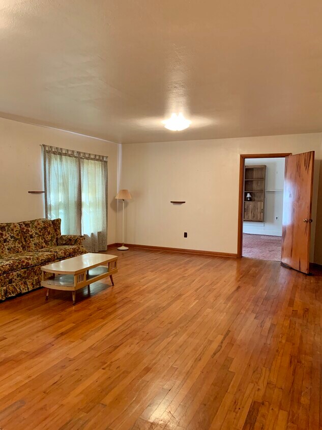 Foto del edificio - 510 W 2nd St