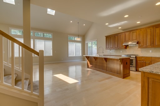 Building Photo - Beautiful & Spacious Kenmore Home for Rent!