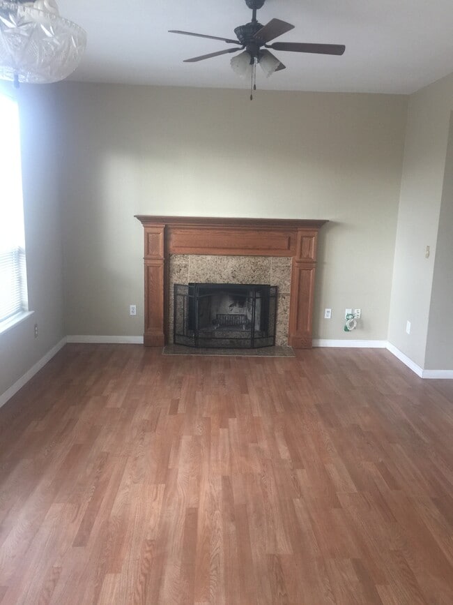 Foto del edificio - 1573 Shadowood Ct