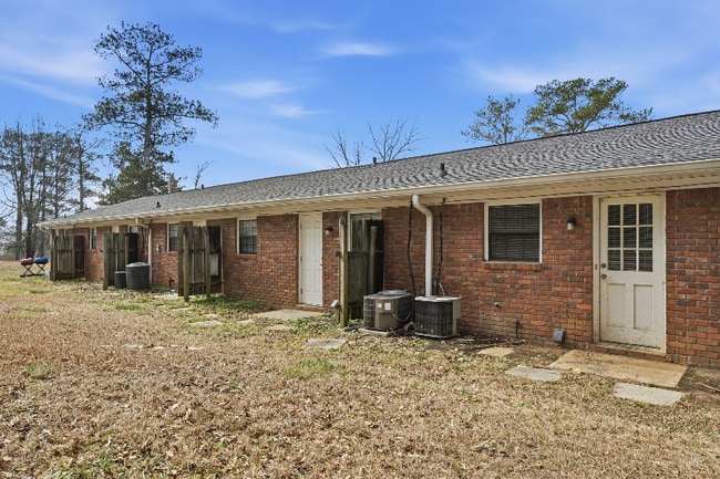 Building Photo - 3681 Lynn Dr