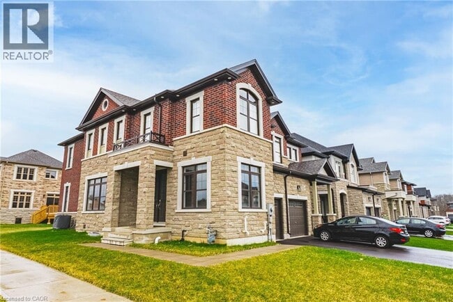 Building Photo - 28 Cherry Blossom Hts