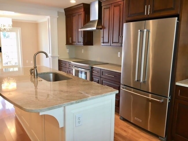 Building Photo - 3BD/2.5BA Harleston Village Town Home - Available 8/1/2026- Steps to the Battery, Colonial Lake a...