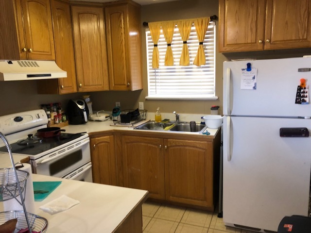 Kitchen with all appliances - 915 N 500 W