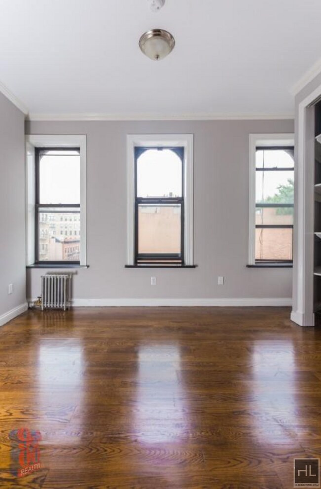 Foto del edificio - E 3RD ST.