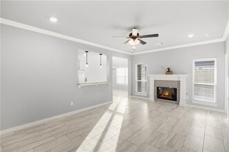 Building Photo - 410 Peach Ave