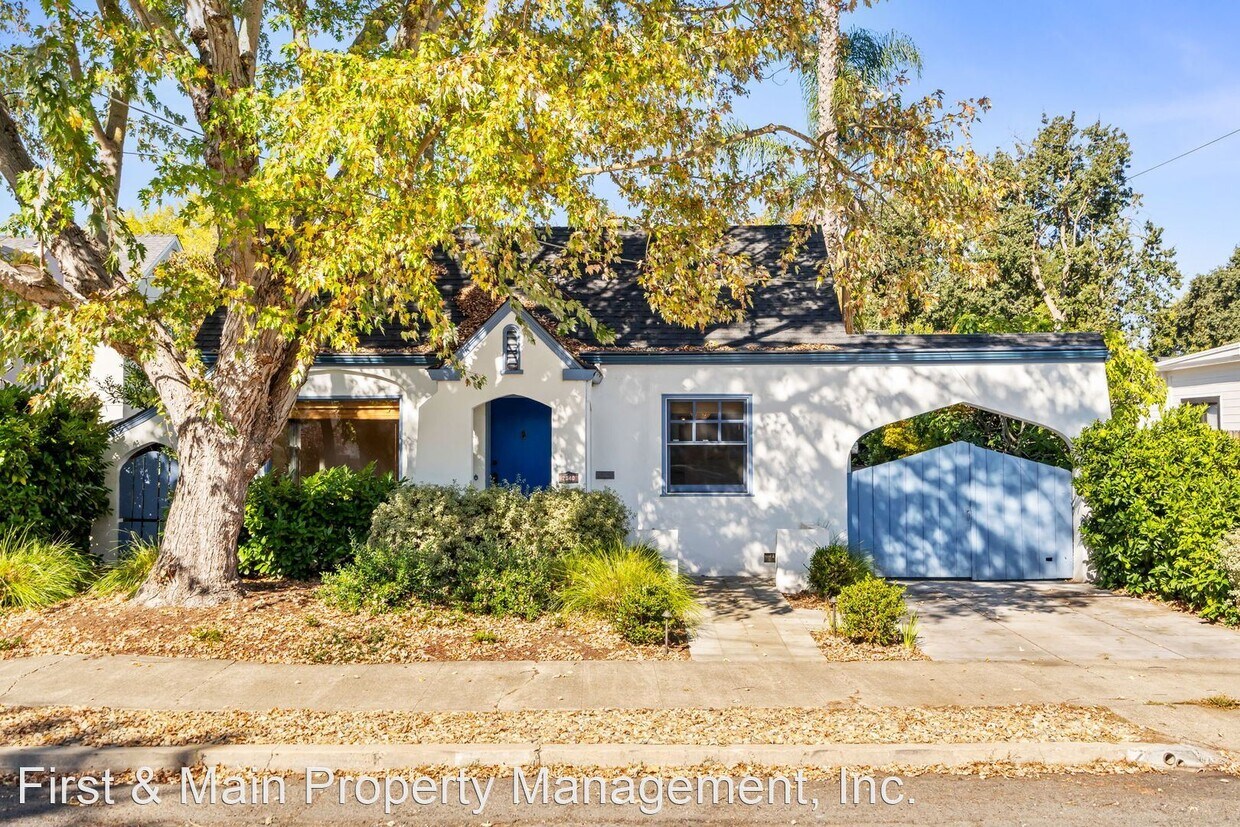 2 br, 1 bath House 2040 Pine Street House Rental in Napa, CA