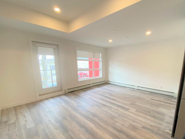 Photo du bâtiment - 10720-378 78 Ave NW