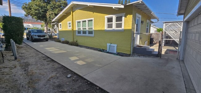 Building Photo - 856 W Colorado Blvd